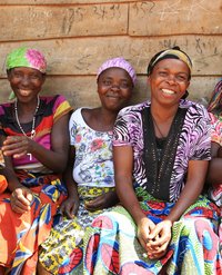 Fünf Mitglieder einer von Partnerorganisationen im Ostkongo unterstützten Frauengruppe.  