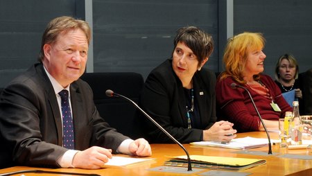 Monika Hauser war im Unterausschuss Krisenprävention als Expertin geladen.