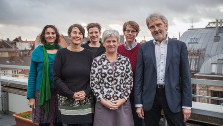 Sybille Fezer and Monika Hauser from medica mondiale with the members of the Advisory Board Regina Mühlhäuser, Barbara Unmüßig, Ulrike Lembke and Rolf Pohl (left to right)